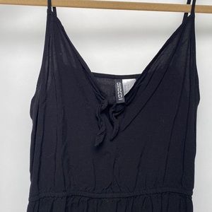 H&M ADJUSTABLE STRAP LITTLE BLACK DRESS! SIZE 8